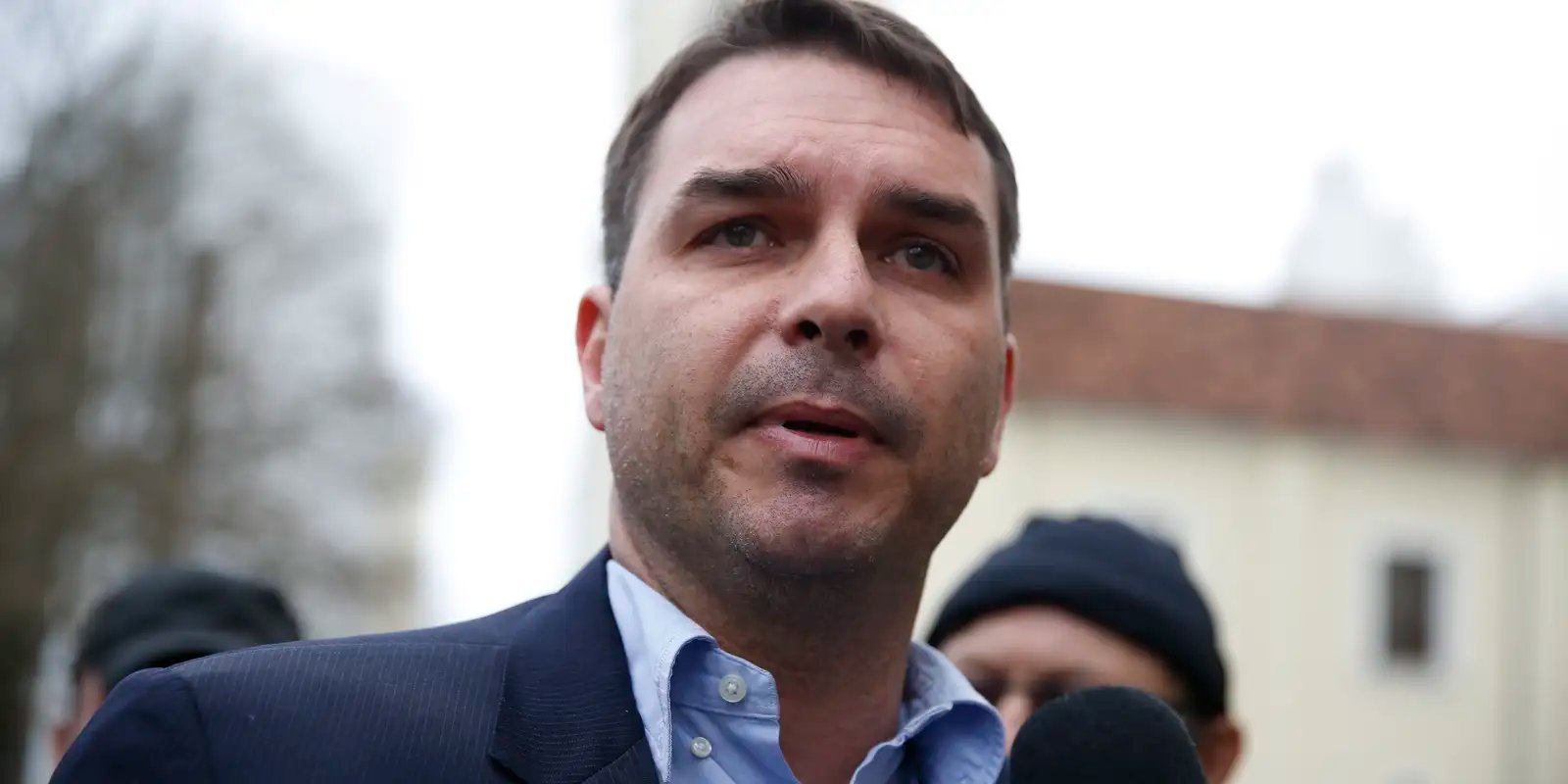 Flávio Bolsonaro foge para os Estados Unidos, diz Agência Reuters